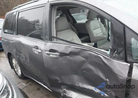 2015 Toyota Sienna Xle 8 Passenger z USA, uszkodzony, nr VIN 5TDYK3DC5FS633957